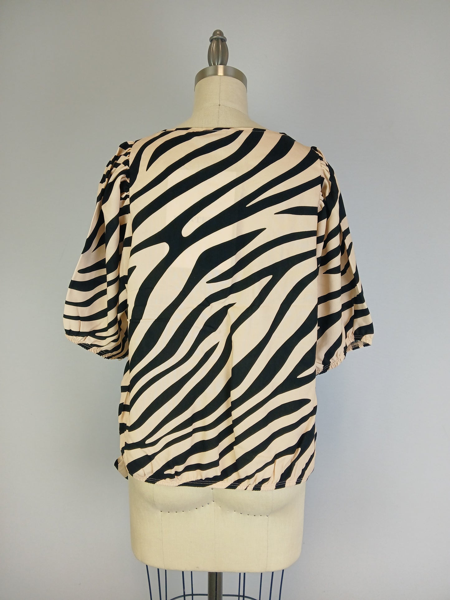 Puff Sleeve Blouse w Banded Bottom -- Zebra Print (D26872R)