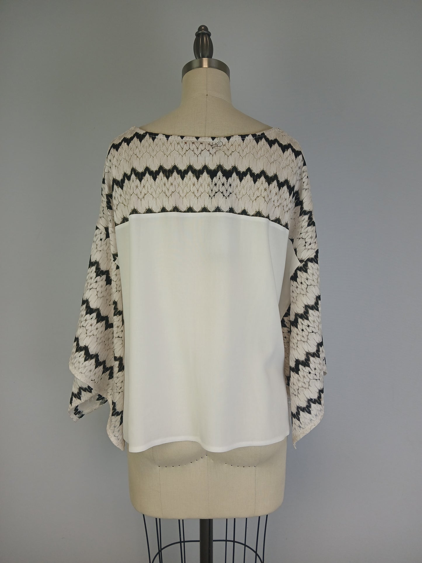 Lace Shoulder Boxy Oversized Blouse -- Ecru & Black (D560R)