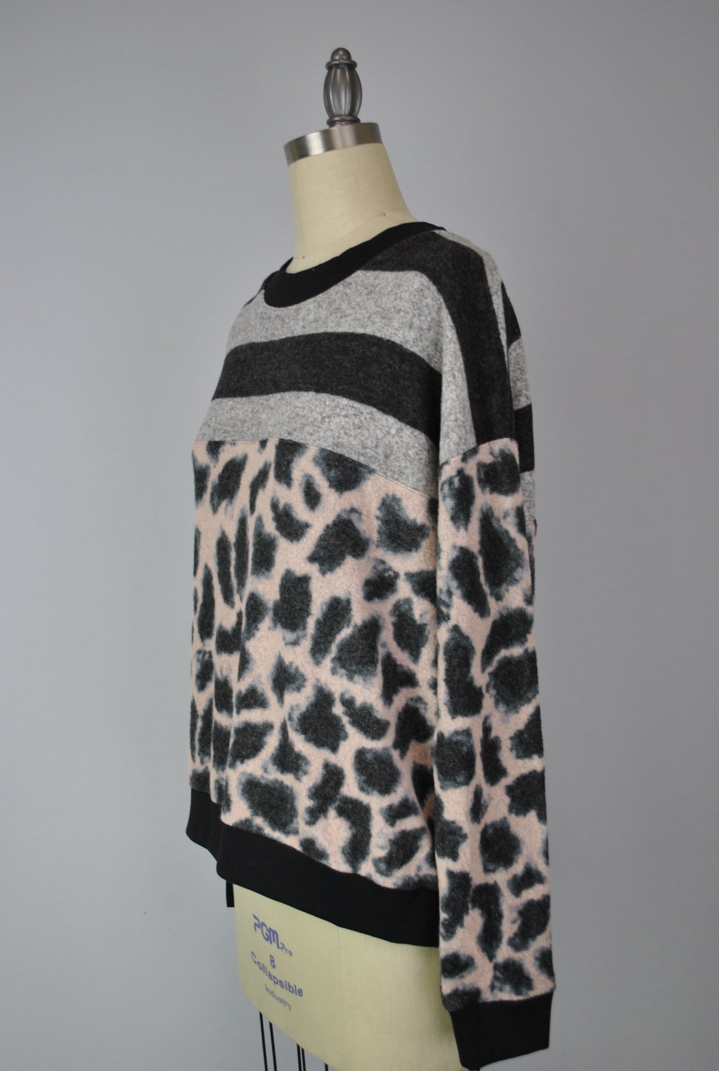 Sweater-like Print Top - Dark Grey Stripe Pink (D90101)