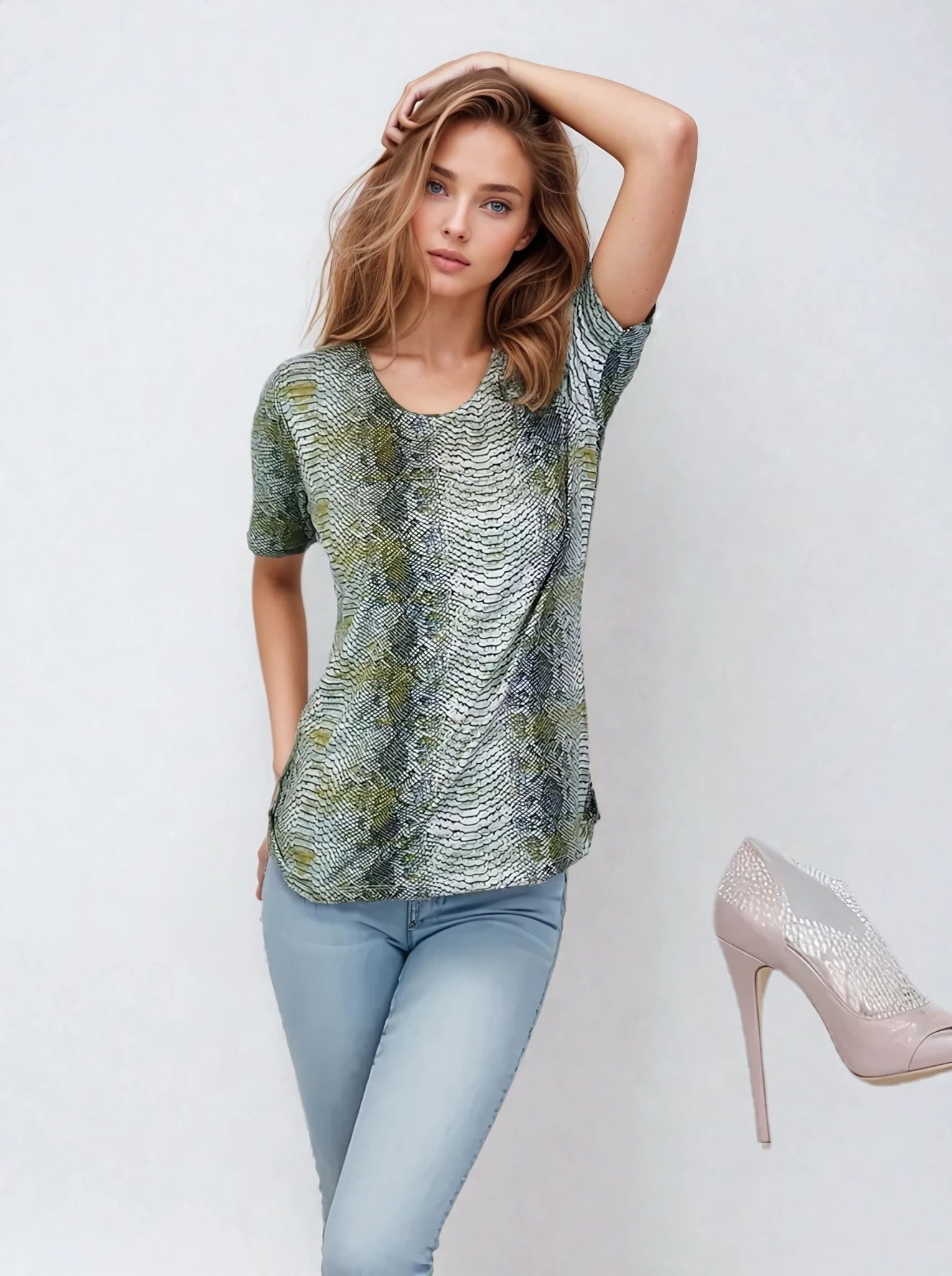 Short Sleeve Scoop Neck Knit Top - Snake Print (D25203)