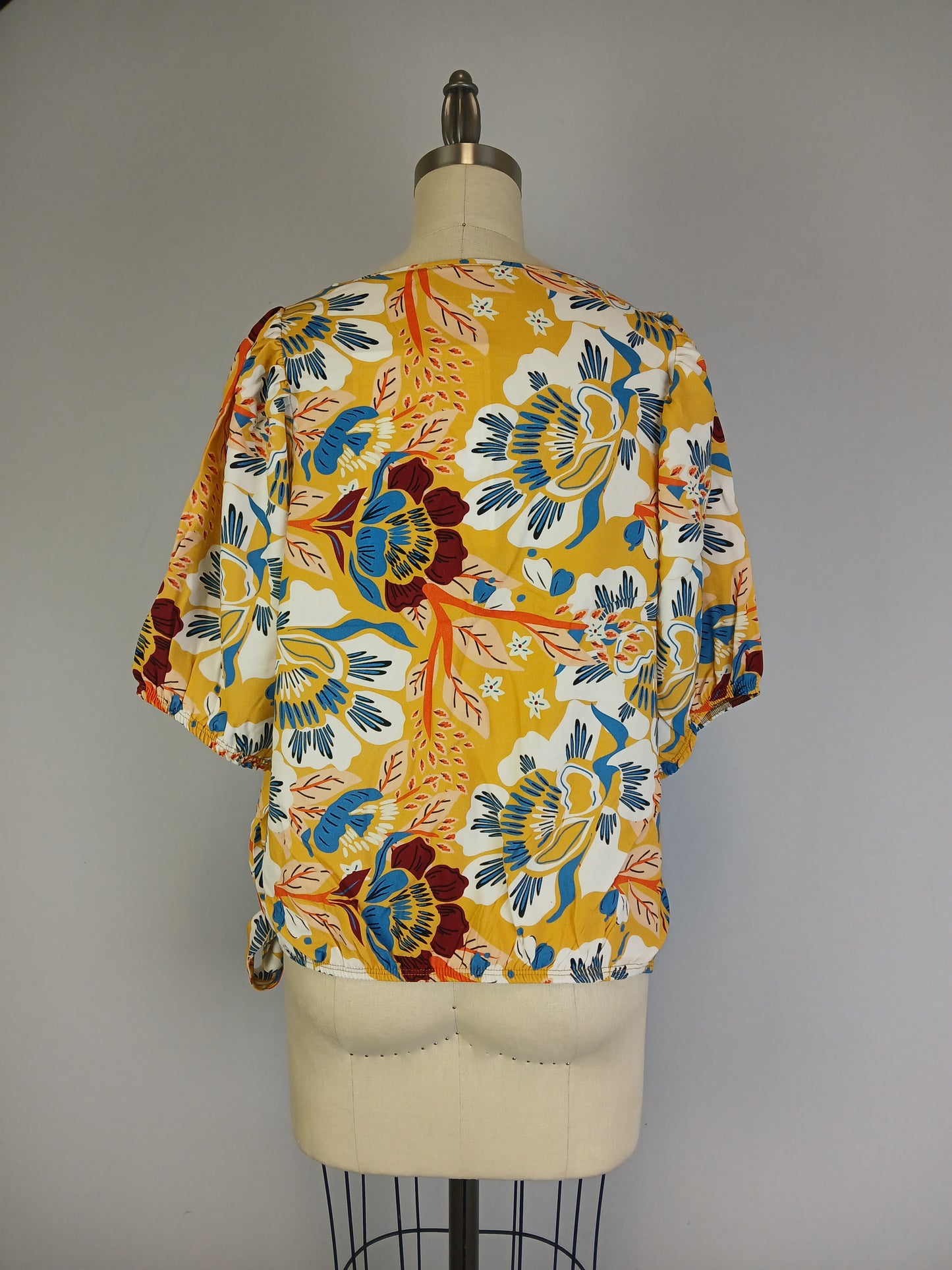 Puff Sleeve Blouse w Banded Bottom -- Flower Print (D26872R)