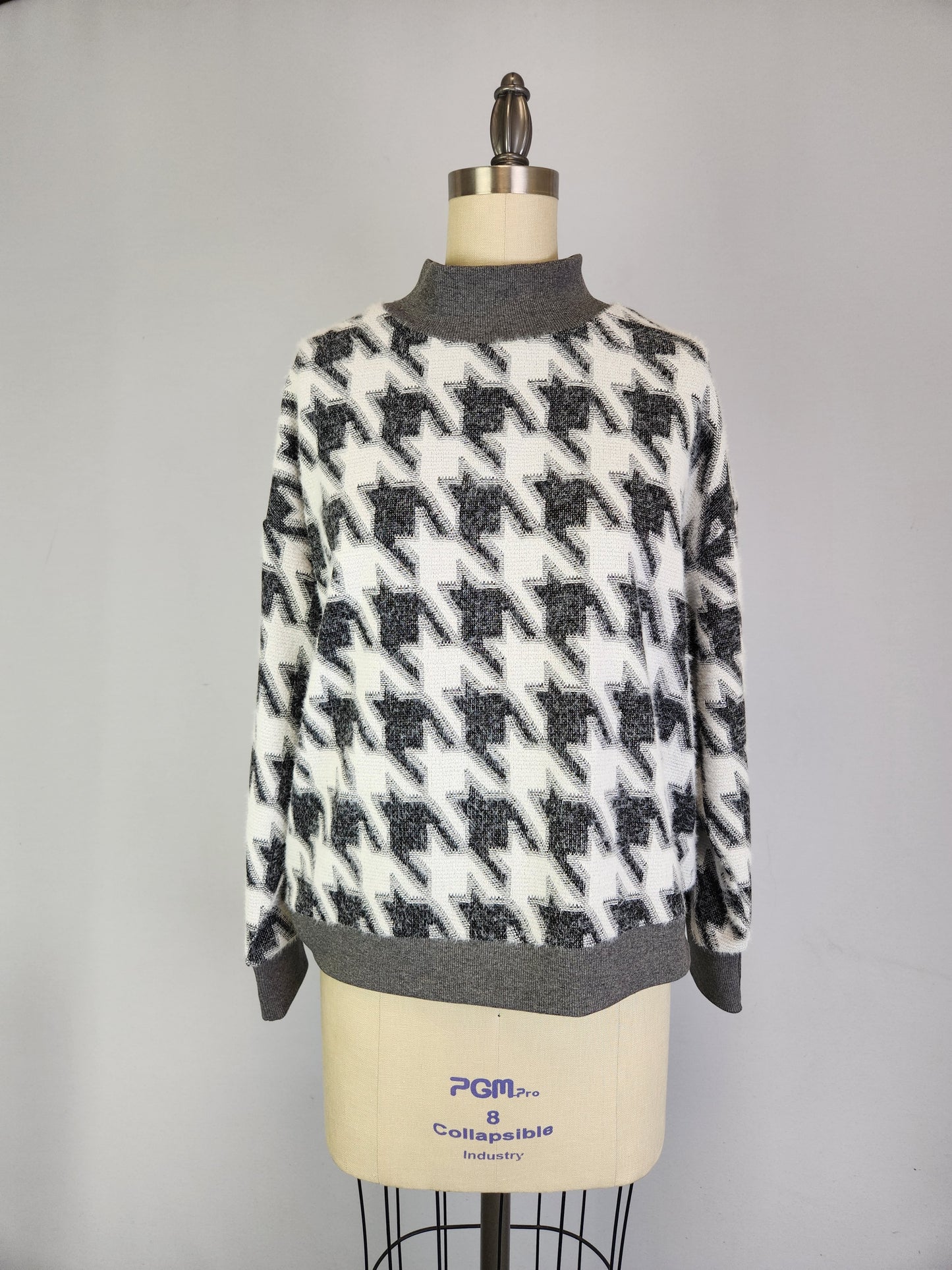 Mock Neck Jacquard Yummy (D28242 Tetro)