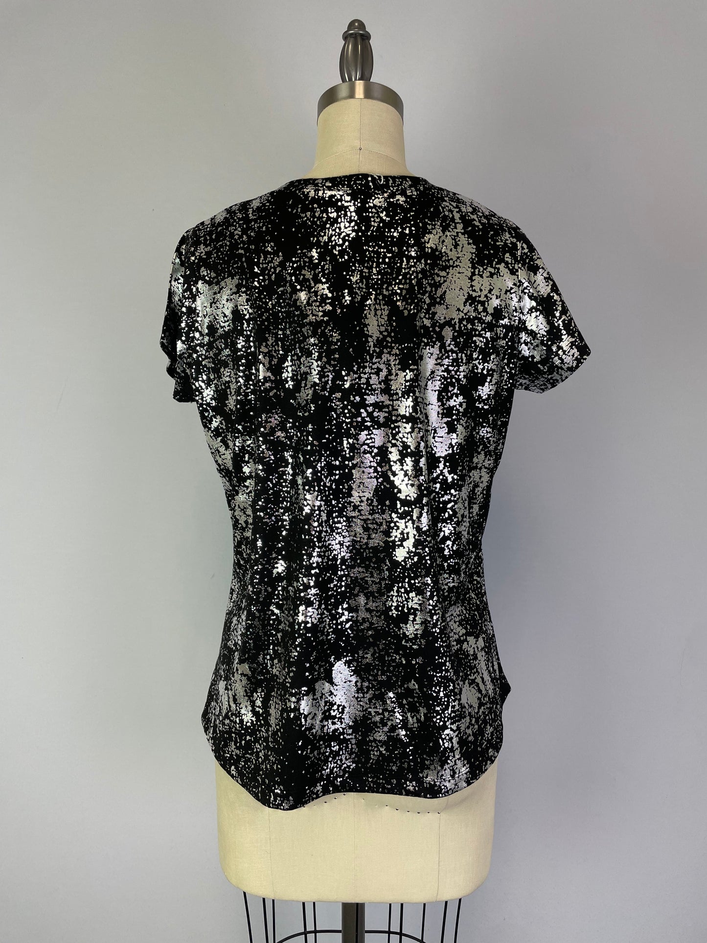 V Neck Knit Top -- Black & Silver Foil Print S/S D28831