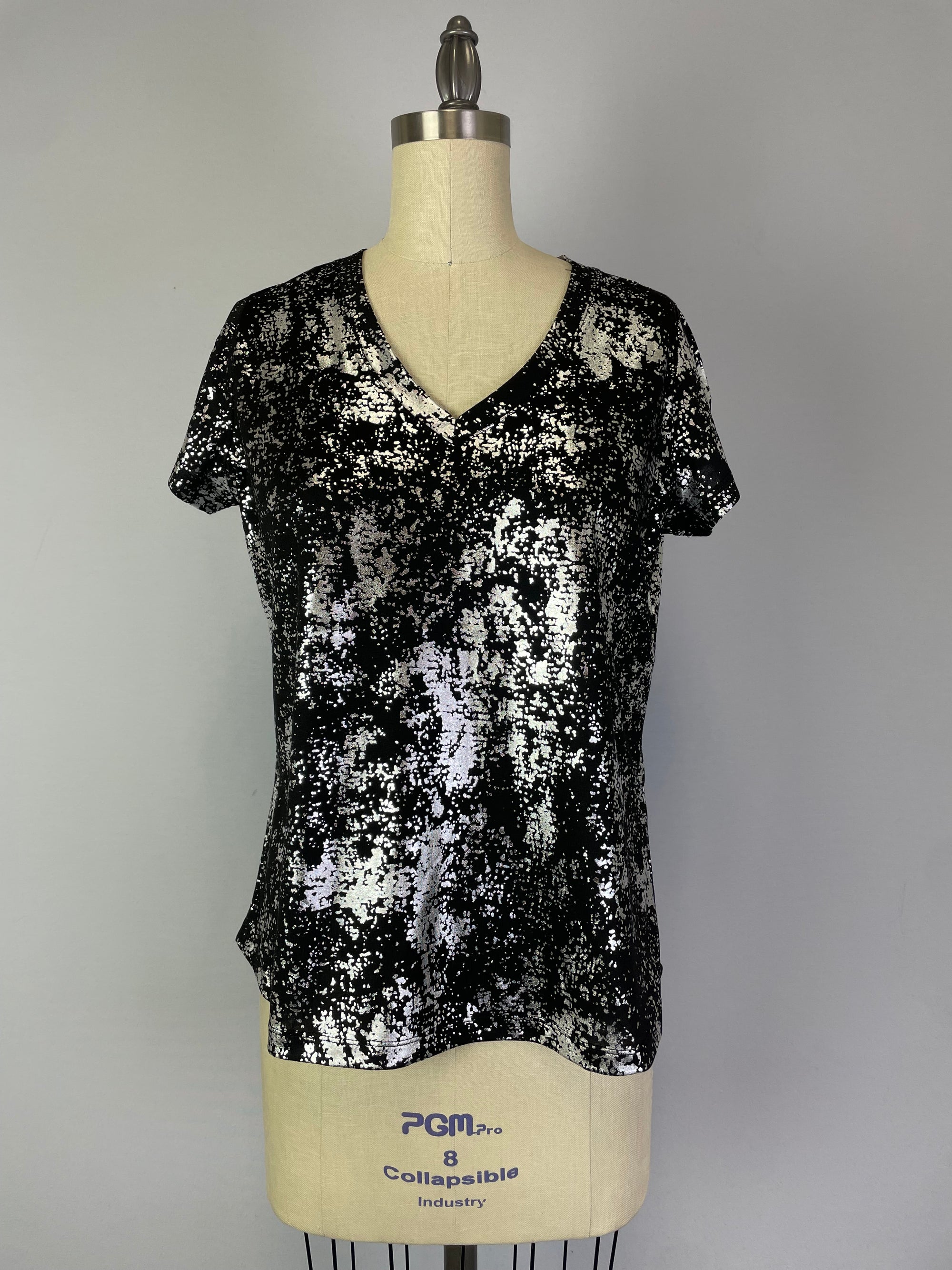 V Neck Knit Top -- Black & Silver Foil Print S/S D28831
