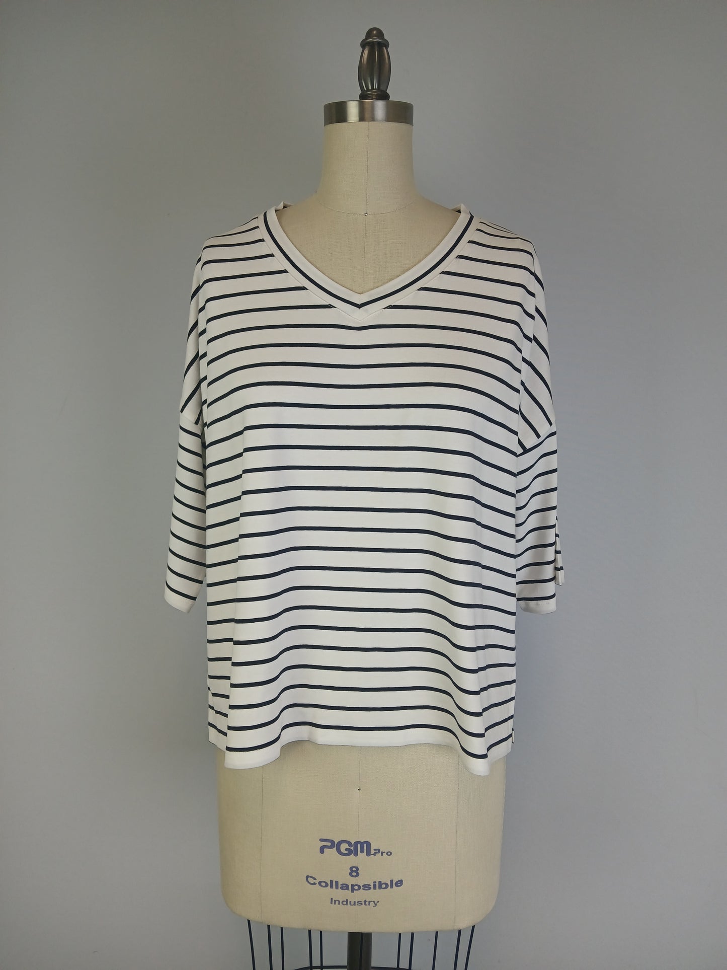 3/4 Sleeve Stripes Printed Knit Top D28836 White