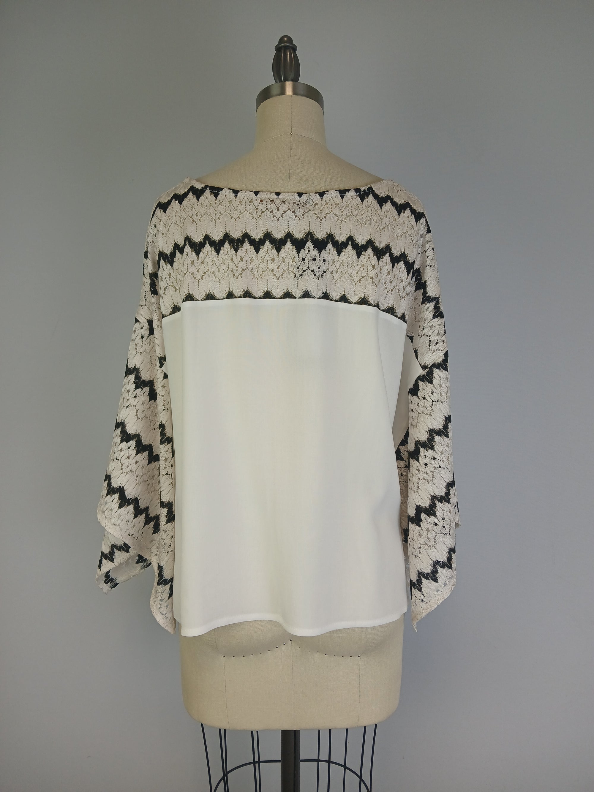 Lace Shoulder Boxy Oversized Blouse -- Ecru & Black (D560R)