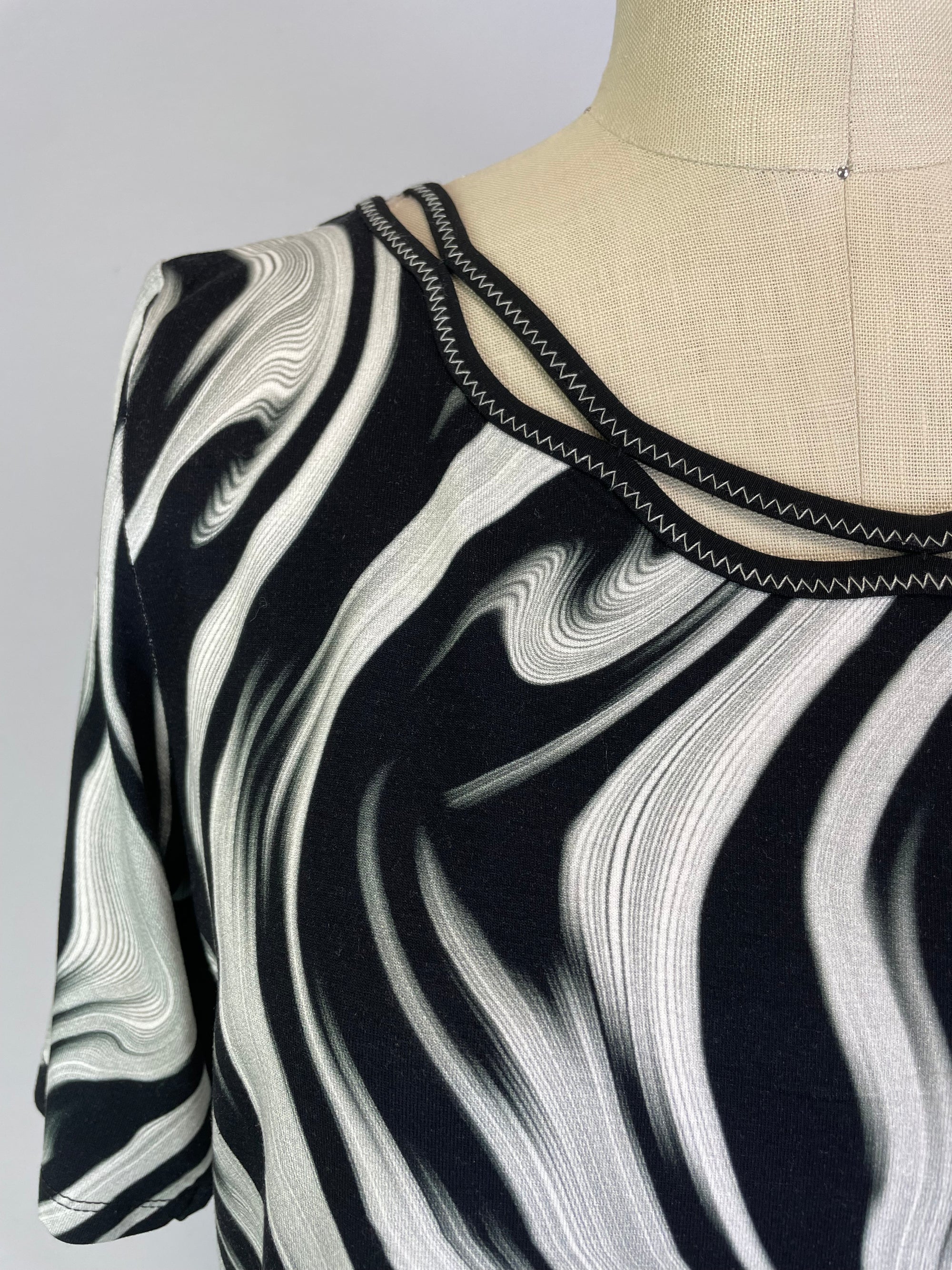 Short Sleeve Knit Printed Top with Neck stitching detail (D27749) Black Swirl