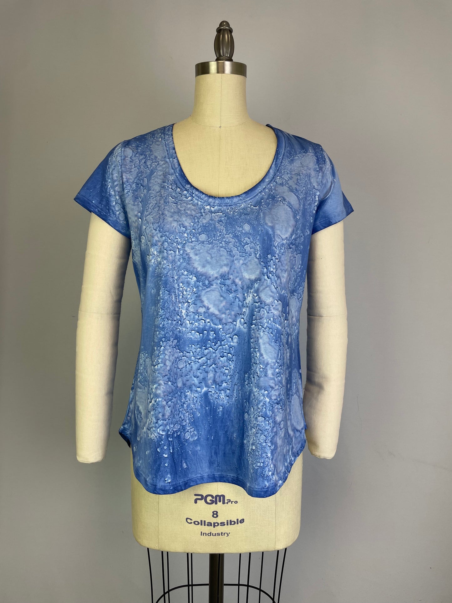 Scoop Neck Short Sleeve Tea Dye Top with Curved Hem (D190738S) Lugano