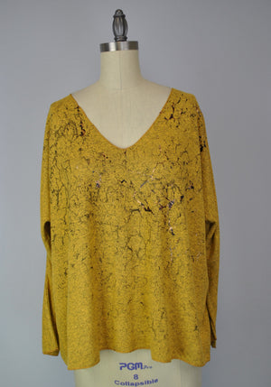 Sweater-like V Neck Foil Print Top - Messing (D1993FS)