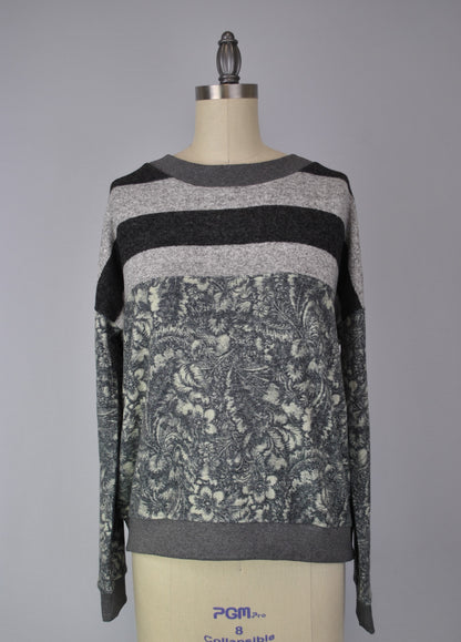 Sweater-like Print Top - Dark Grey Stripe Flower (D90101)