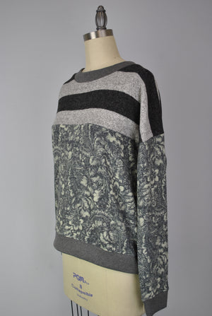 Sweater-like Print Top - Dark Grey Stripe Flower (D90101)